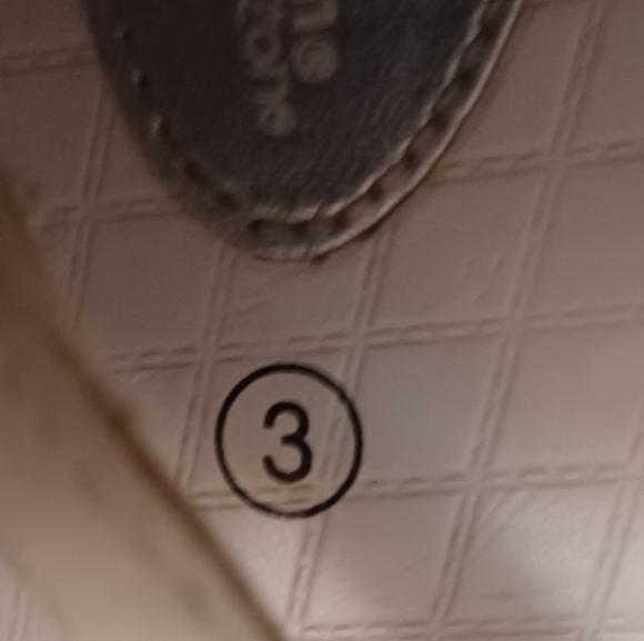 4/$30 White Floral Faux-Leather Sandals - Size 3 (Girl) - Picture 6 of 8